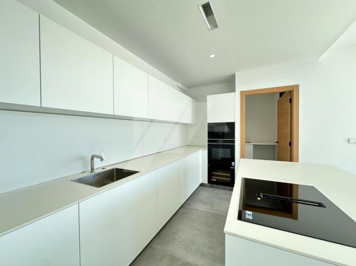 Image No.8-4 Bed Villa / Detached for sale