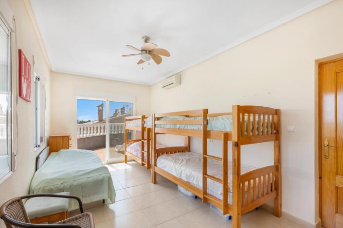 Image No.29-5 Bed Villa / Detached for sale