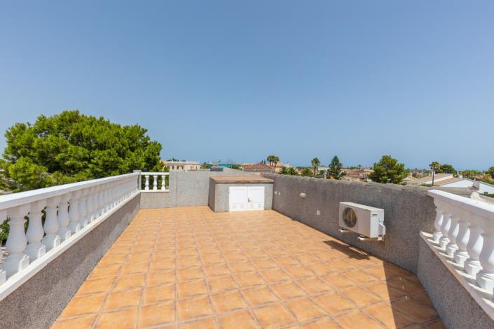Image No.35-5 Bed Villa / Detached for sale