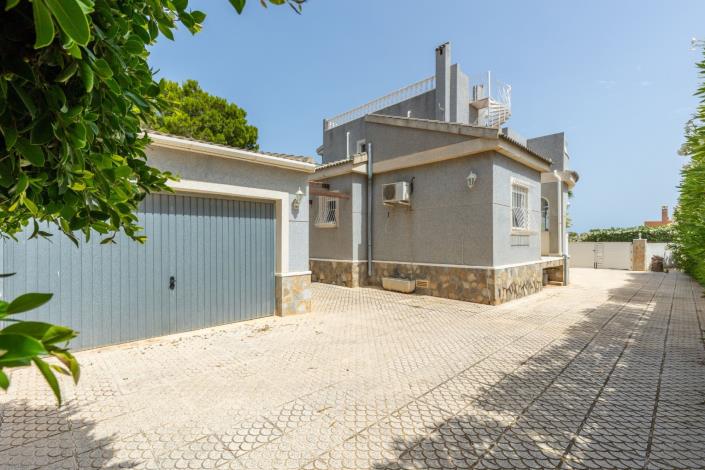 Image No.44-5 Bed Villa / Detached for sale