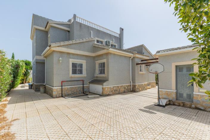 Image No.45-5 Bed Villa / Detached for sale