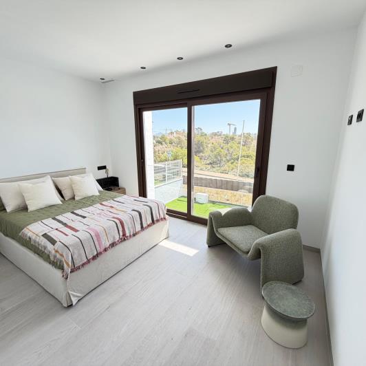 Image No.38-5 Bed Villa / Detached for sale