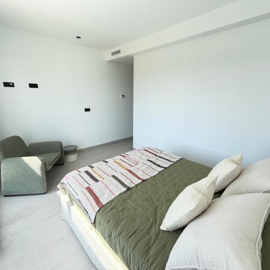 Image No.39-5 Bed Villa / Detached for sale