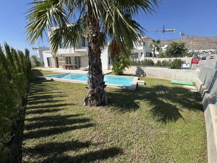 Image No.5-Villa / Détaché de 4 chambres à vendre