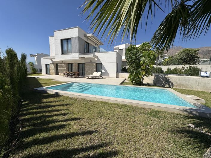 Image No.6-Villa / Détaché de 4 chambres à vendre