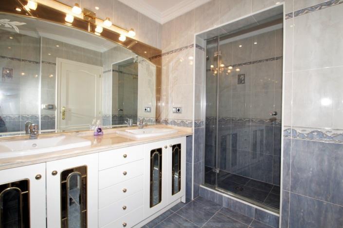 Image No.24-4 Bed Villa / Detached for sale