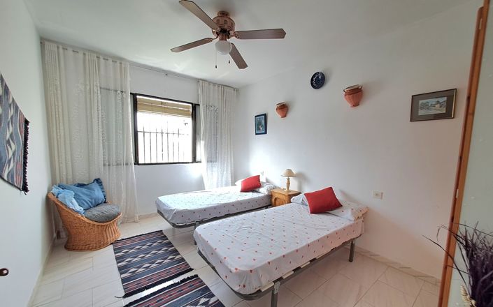 Image No.14-5 Bed Townhouse for sale