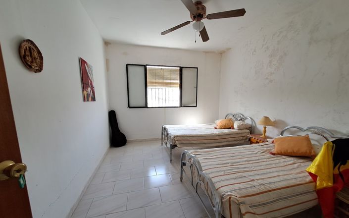 Image No.15-5 Bed Townhouse for sale