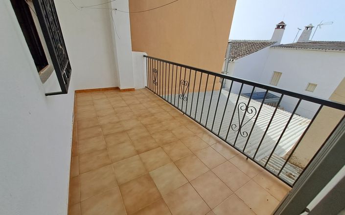 Image No.18-5 Bed Townhouse for sale