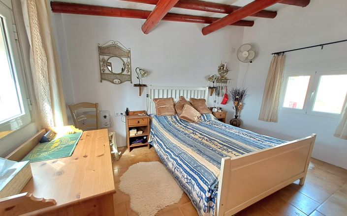 Image No.20-5 Bed Townhouse for sale