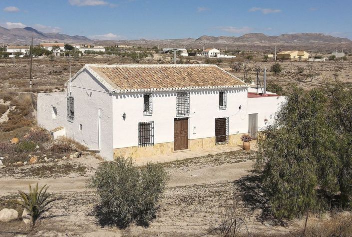 Image No.1-7 Bed Country House for sale