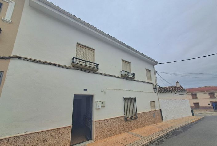 Image No.17-5 Bed Townhouse for sale