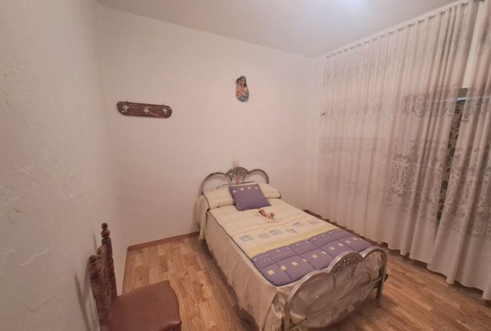 Image No.8-5 Bed Townhouse for sale