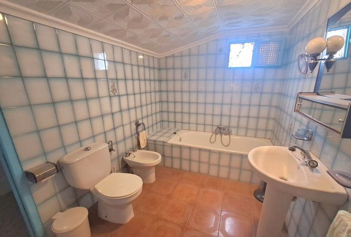 Image No.9-5 Bed Townhouse for sale