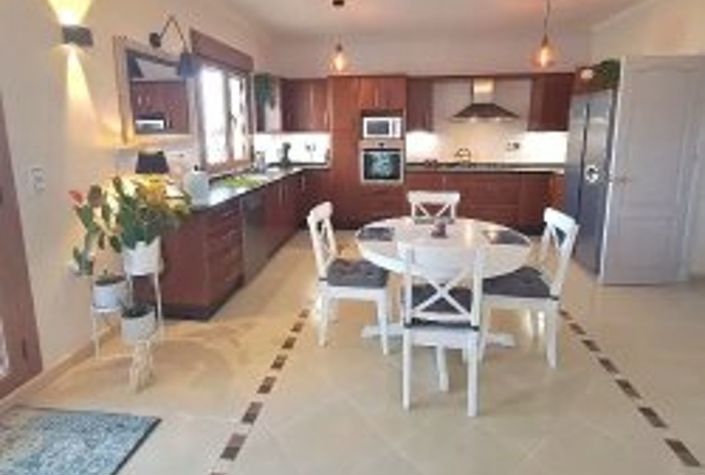 Image No.4-Maison de campagne de 4 chambres à vendre à Algarinejo