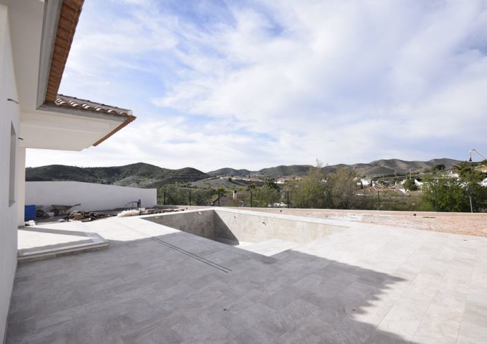 Image No.10-3 Bed Villa for sale