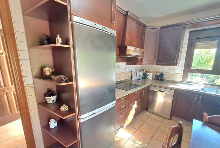 Image No.14-4 Bed Townhouse for sale