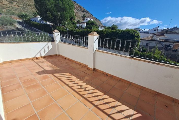 Image No.25-4 Bed Townhouse for sale