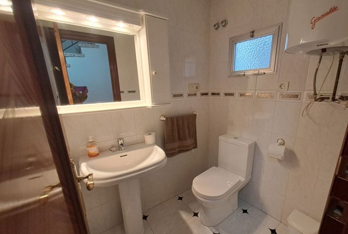 Image No.17-4 Bed Townhouse for sale