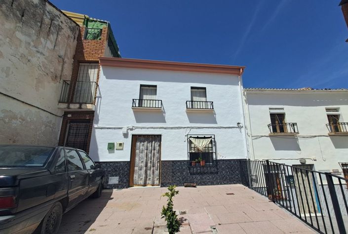 Image No.1-4 Bed Townhouse for sale