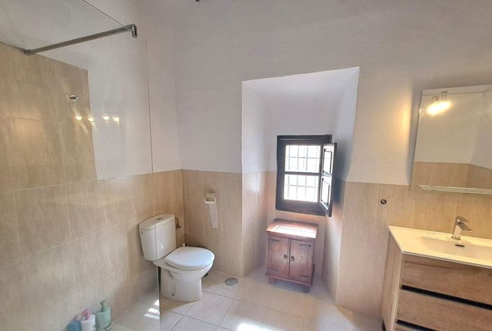 Image No.17-5 Bed Country House for sale