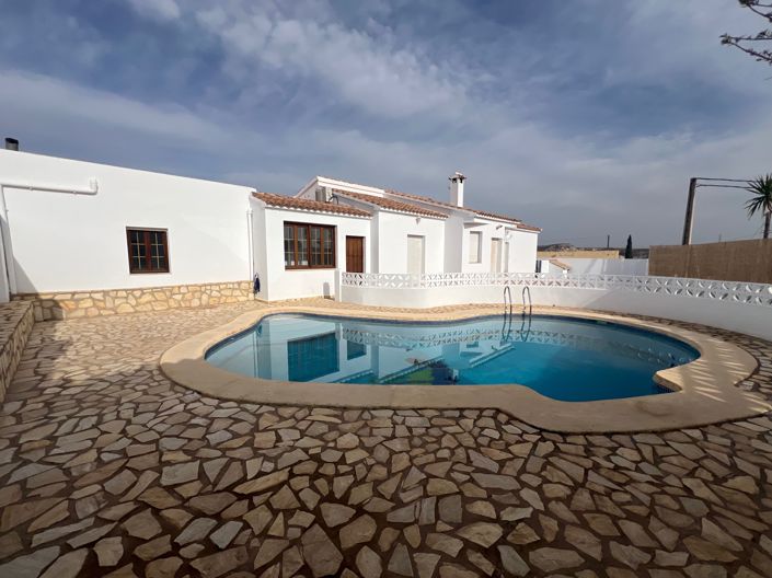Image No.1-4 Bed Villa for sale