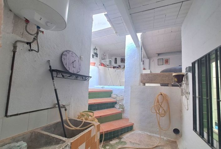 Image No.10-3 Bed Townhouse for sale