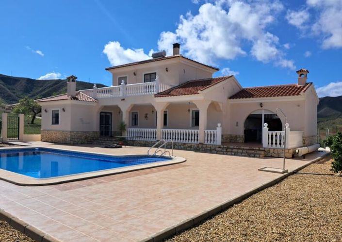 Image No.1-3 Bed Villa for sale