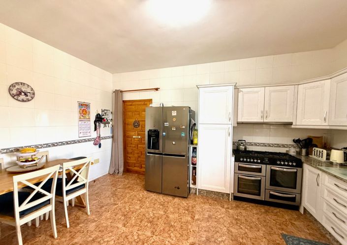 Image No.10-3 Bed Villa for sale