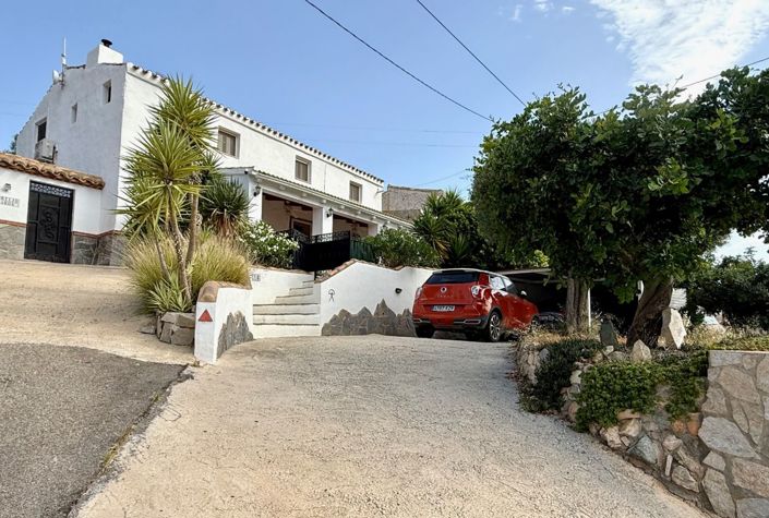 Image No.1-3 Bed Farmhouse for sale