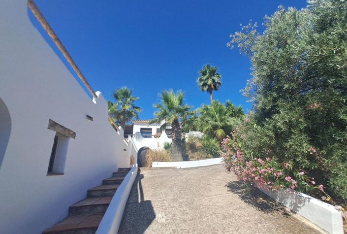 Image No.1-4 Bed Country House for sale