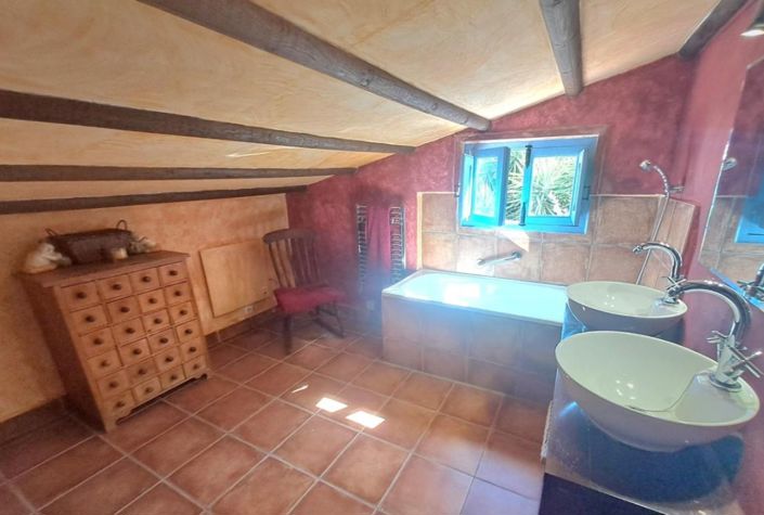 Image No.17-4 Bed Country House for sale