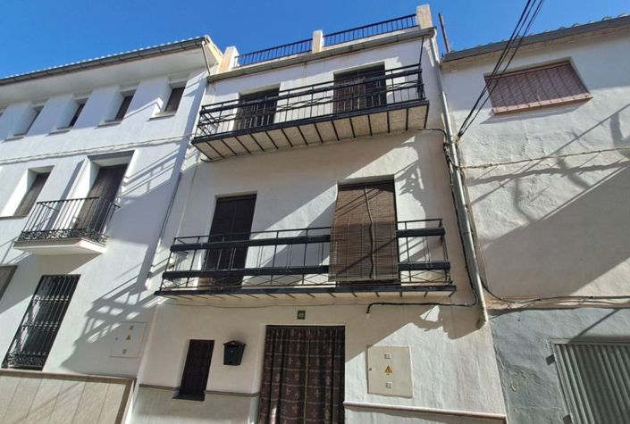 Image No.1-6 Bed Townhouse for sale