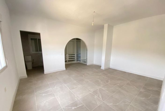 Image No.18-4 Bed Villa for sale