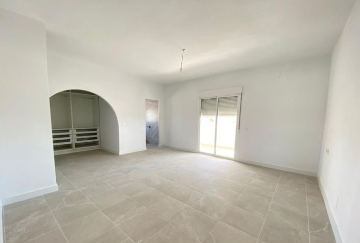 Image No.25-4 Bed Villa for sale