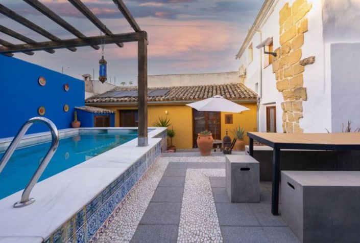 Image No.12-4 Bed Townhouse for sale