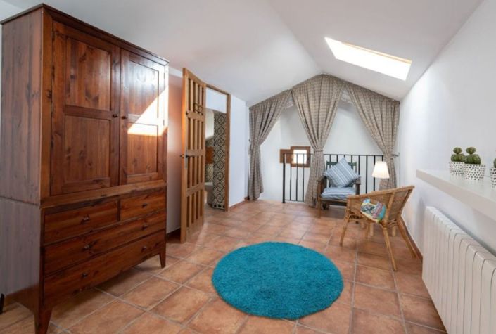 Image No.21-4 Bed Townhouse for sale