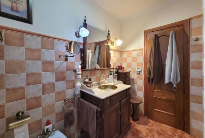 Image No.26-3 Bed Country House for sale