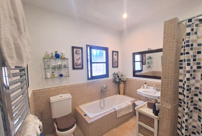 Image No.24-Maison de campagne de 7 chambres à vendre à Iznájar