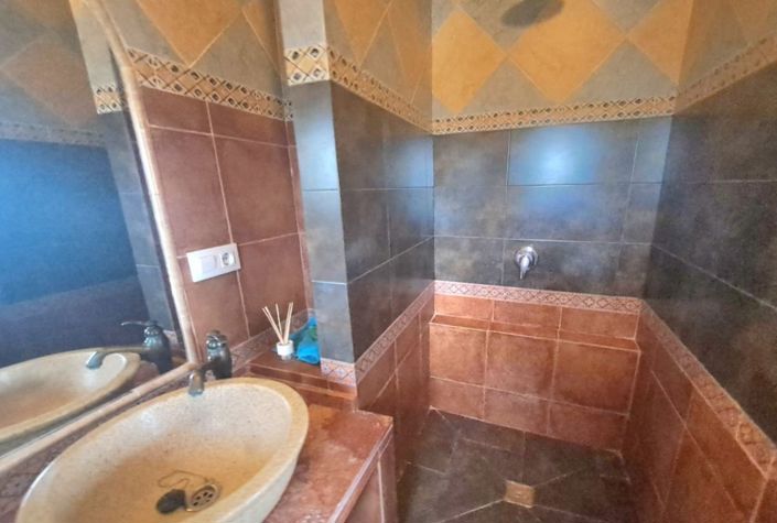 Image No.40-7 Bed Country House for sale