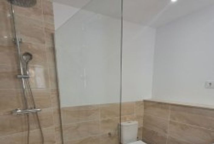 Image No.19-6 Bed Villa / Detached for sale