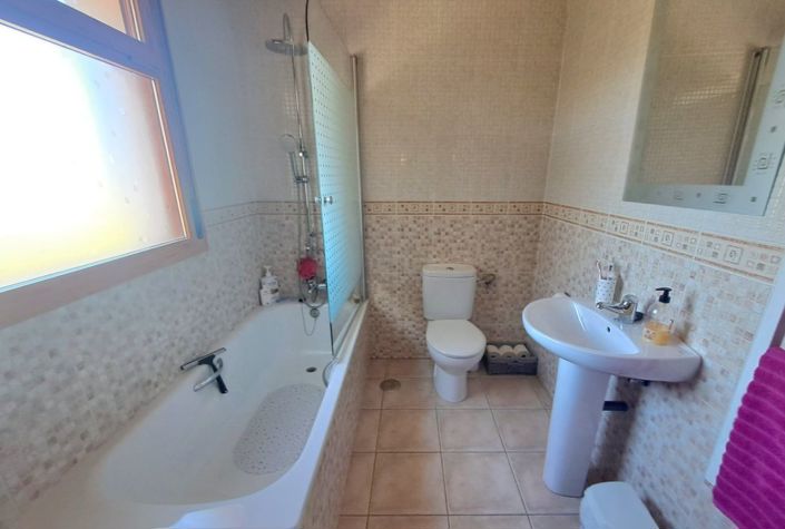 Image No.21-6 Bed Villa / Detached for sale