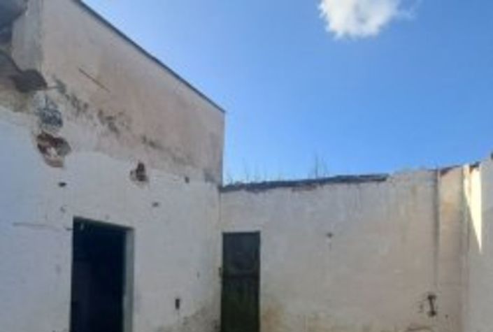 Image No.17-5 Bed Townhouse for sale