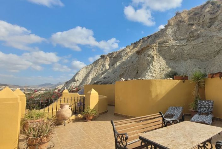 Image No.8-3 Bed Country House for sale