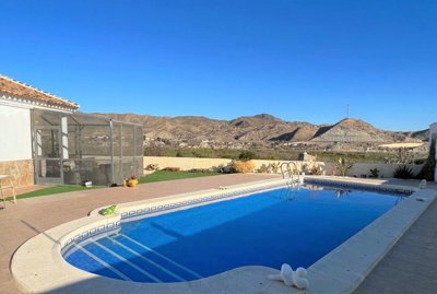 cfb2e3cd3ebf33bb2820f69a4c4403be20736