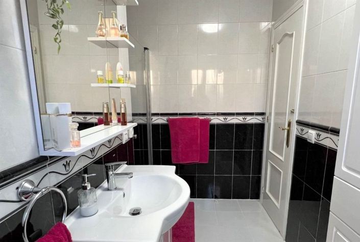 Image No.25-3 Bed Villa for sale