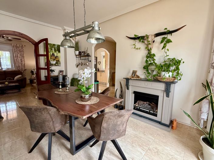 Image No.21-3 Bed Townhouse for sale