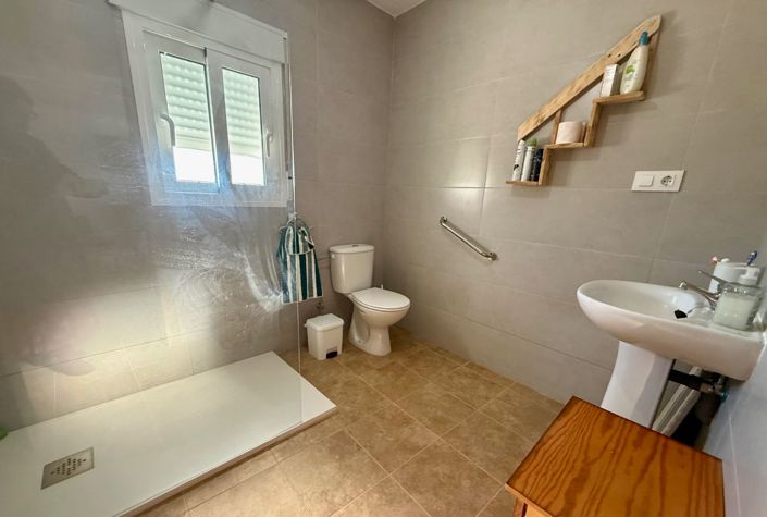 Image No.18-3 Bed Country House for sale