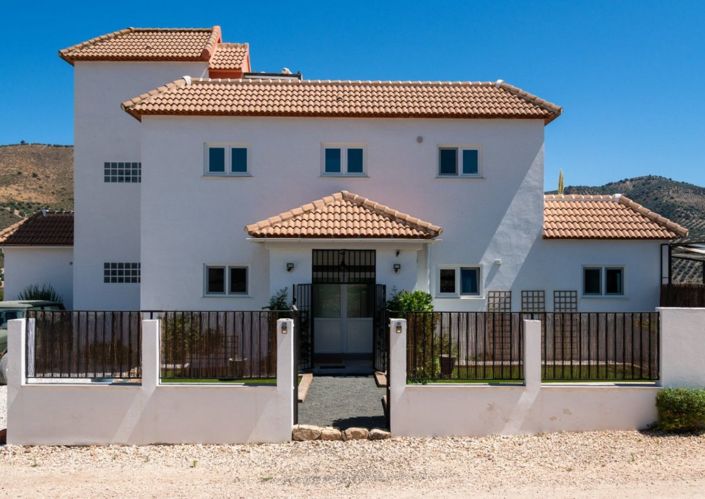 Image No.5-Villa / Détaché de 6 chambres à vendre à Iznájar