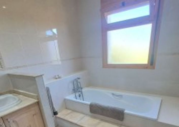 Image No.23-Maison de campagne de 6 chambres à vendre à Iznájar